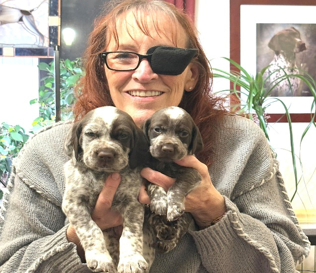 photo of Lynn and Dominic Pettinato with their German Shorthaired Pointer